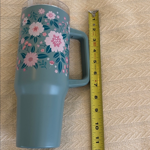 NWOT 48-52 oz Floral Insulated Tumbler with Handle Blue Pink flowers never used - Picture 5 of 6
